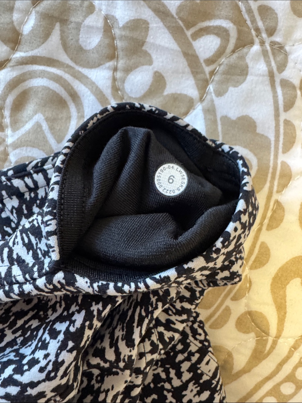 Lululemon Black and White Speckled Two-Piece Active Set - Picture 7 of 7